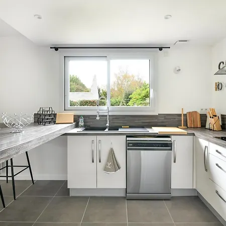 House Of Travels - Proche 펜션 *