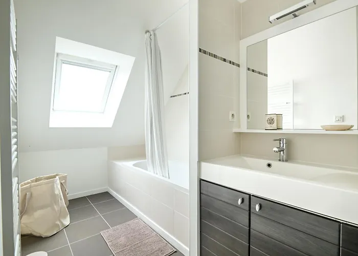 House Of Travels - Proche Manvieux